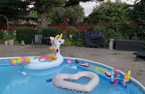 Niagara Falls House | Comfy suite with private pool （4-6 guests)