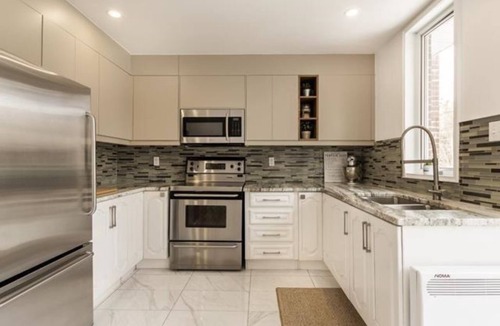 Laval House | Comme à la maison 🏡 | stationnement gratuit 🚗 | entrée indépendante🚪