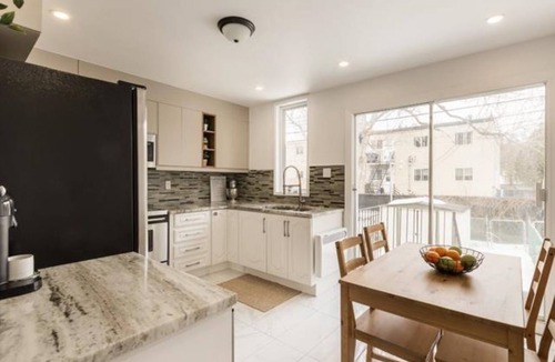 Laval House | Comme à la maison 🏡 | stationnement gratuit 🚗 | entrée indépendante🚪