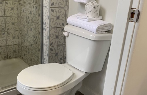 Whyte ave Hotel | Commercial Hotel