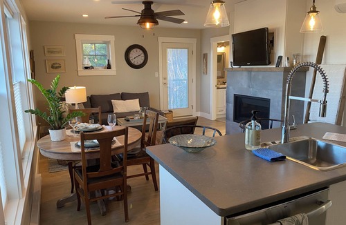 Comox House | Comox Harbour Carriage House