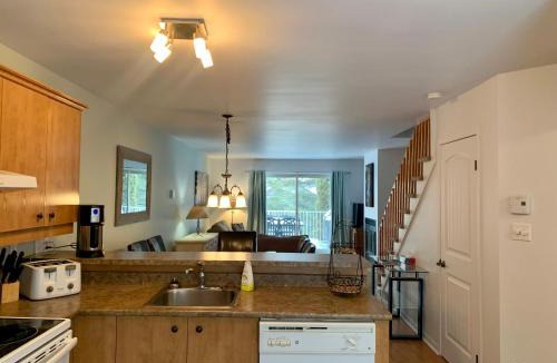Magog Apartment | Condo Club Azur Plage Memphremagog