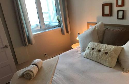 Mont-Tremblant Village Apartment | Condo entier, fully equiped pool and Spa only in summer