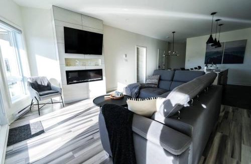 Saint Donat Apartment | Condo le YÉTI -Lake view-St-Donat- dogfriendly