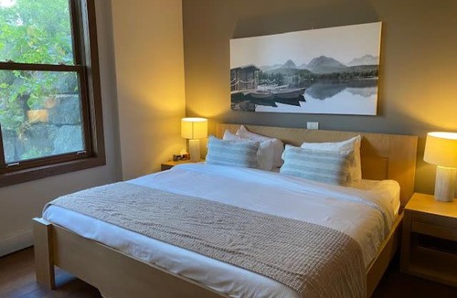 Lac Superieur Village House | Condo with breathtaking view of the lake