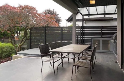 Oakridge House | Contemporary 5-BR West Side Home in Peaceful Area