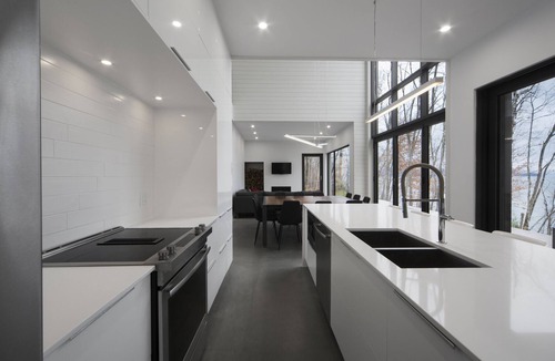 Potton Villa | Contemporary and luxurious property on Lake Memphremagog