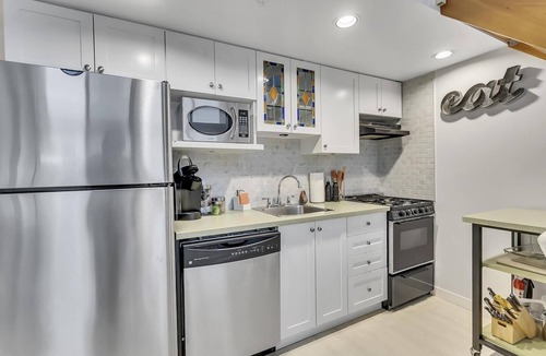 Downtown Vancouver Condo | Contemporary DT Vancouver Loft In The Heart Of The City. Parking included