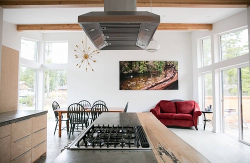Tofino Cabin | Contemporary harbour-view fishing lodge, steps from the dock & downtown Tofino