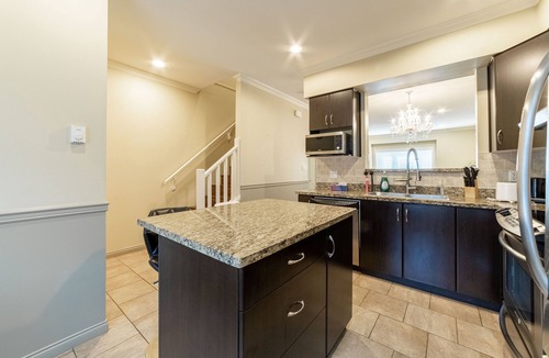 Richmond City Centre House | Convenient and Cozy 3 Bedrooms Townhouse Perfect for Family