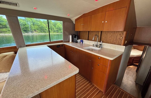 Lunenburg Waterfront Boat Rental | Conveniently located Yacht close to the UNESCO town of Lunenburg, Nova Scotia