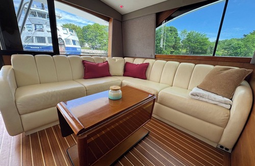 Lunenburg Waterfront Boat Rental | Conveniently located Yacht close to the UNESCO town of Lunenburg, Nova Scotia