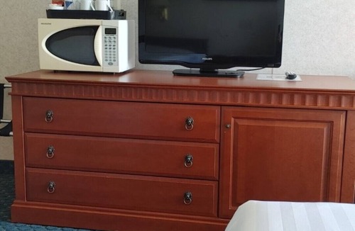 Amherst Hotel | Conveniently located directly off the highway