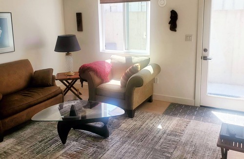Duncan Apartment | Conveniently located guest suite in the heart of the Cowichan Valley.