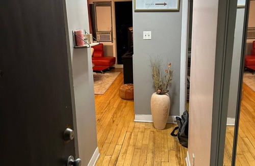 Pointe-Saint-Charles Condo | cool place 15 minutes walk to old port and 7 minutes drive. down town Montreal