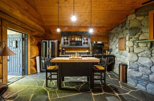 Ucluelet Cabin | Copper Cabin- Hot Tub, Luxury, Romantic