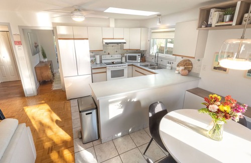 Cordova Bay House | Cordova Burrow - Great Family Home in Saanich!