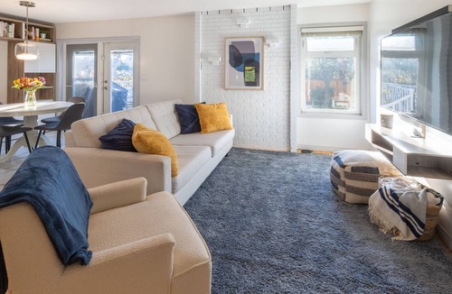 Cordova Bay House | Cordova Burrow - Great Family Home in Saanich!