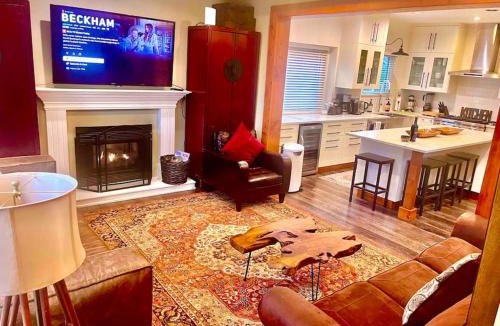 Arbutus Ridge House | Corkscrew Willow Estate