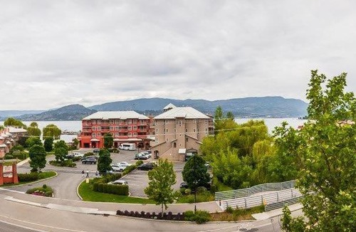 South Pandosy Apartment | Corner Apartment with Lake View #518