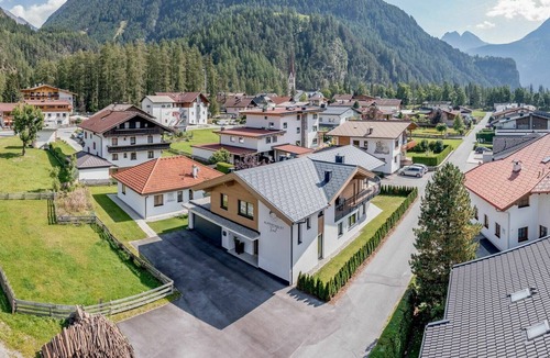 Unterlaengenfeld Apartment | Cosy apartment for 5 guests with WIFI, TV, patio and parking