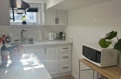 Upper Beaches Apartment | Cosy Apartment in Upper Beaches, Toronto