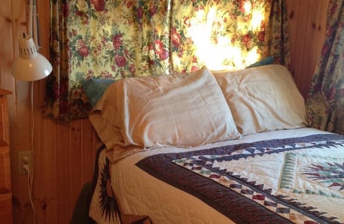 Tay Valley Cottage | Cosy cabin steps from the lake