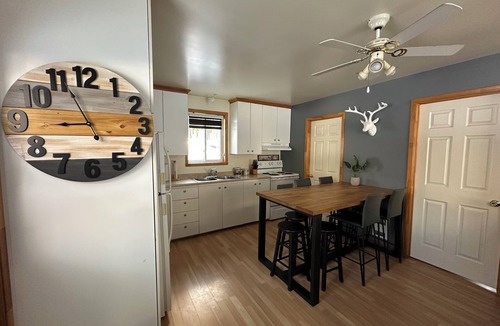 Chute-Saint-Philippe Ski Chalet | Cosy cottage in the heart of nature with stream, footbridge and private island