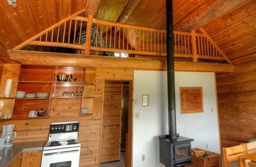 Canim Lake Cabin | Cosy Lake front Log Cabin at Canim Lake Resort