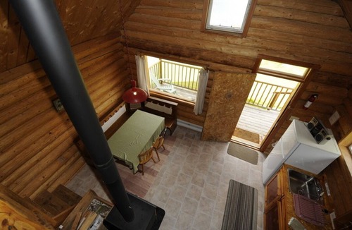 Canim Lake Cabin | Cosy Lakefront Log Cabin
