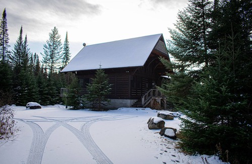 Lac Superieur Village Ski Chalet | Cote Nord Tremblant Chalet Dominic for 12 people with spa, pool, tennis lake