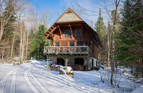 Lac-Superieur Ski Chalet | Cote Nord Tremblant Cozy 4 bedroom Log cabinnCITQ 234463