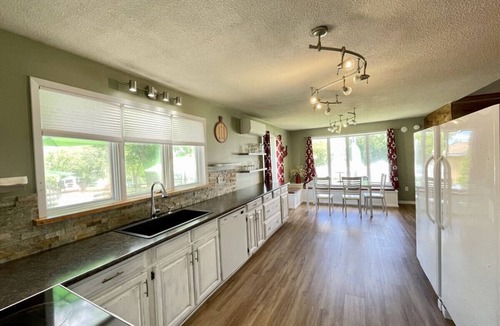 Campbellford House | Cottage #1 - Catch More Resort (Executive House)