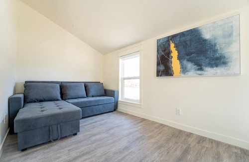Wainfleet Cottage | Cottage 1: Charming Cottage Steps from the Lake