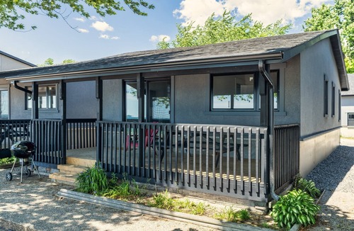 Wainfleet Cottage | Cottage 4: Beachfront Cottage Escape