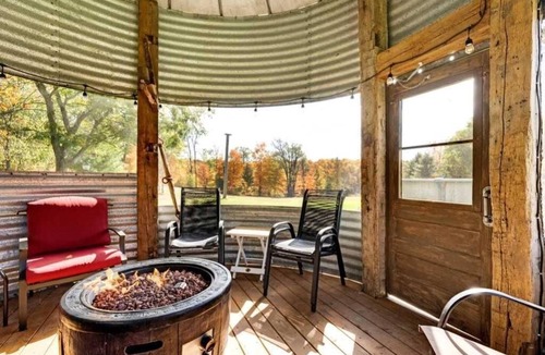 Elizabethtown-Kitley Cottage | Cottage backing water and with absolute quietness and privacy