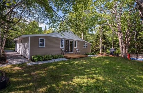 Mount Uniacke Cottage | Cottage by the lake - cozy escape
