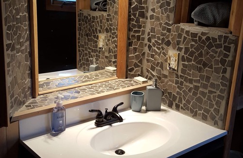 Kaslo Cottage | Cottage By the River