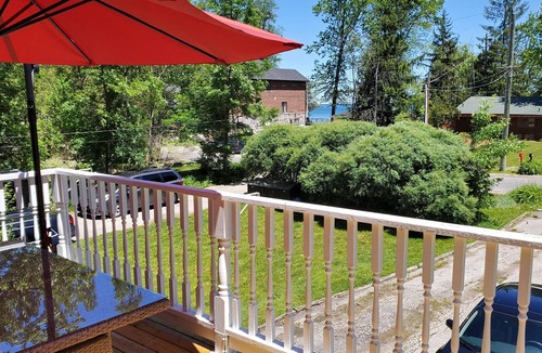 Alcona House | Cottage/Lake Simcoe/Innisfil/5 Bedrooms/10 Guests