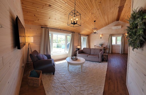 Found Mills Cottage | Cottage on Stanley River with amazing views and private pool