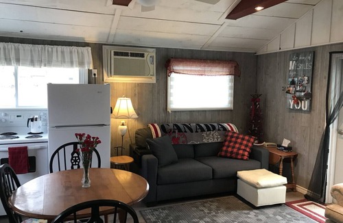 Colchester Cottage | Cottage On The Bluffs (Olive’s Place)