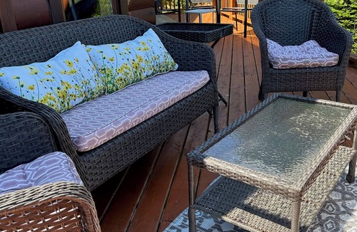 Whitbourne Cottage | Cottage on the pond with hot tub -fully outfitted and excellent family get-away.