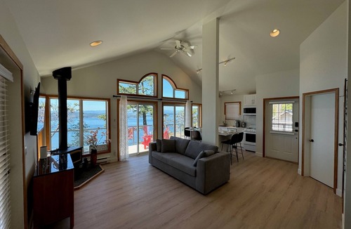 Pender Island Cabin | Cottage with East Suite at Sahhali on the Bluffs