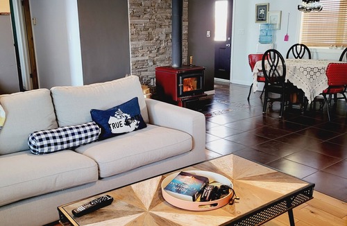 Strathclair Cabin | Country cabin by Riding Mountain National Park- scenery at its best!
