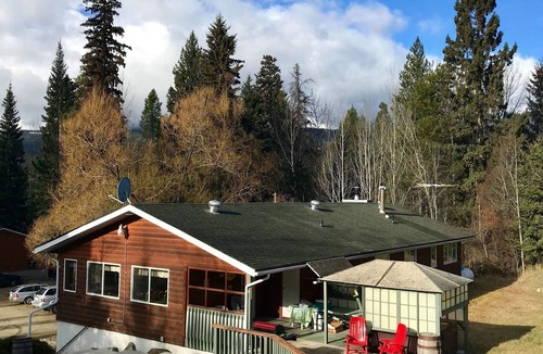 Valemount Cabin | Country Comfort! Rustic Lodge - spacious and well equipped !