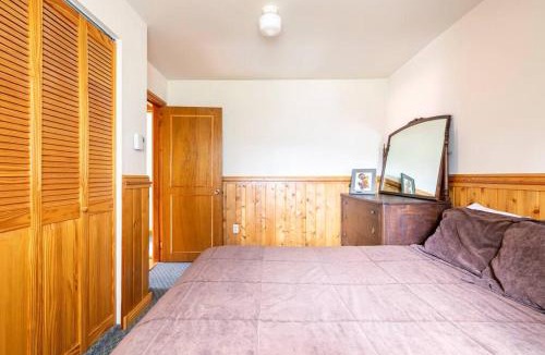 Brebeuf Ski Chalet | Country cottage on the banks of the Red River