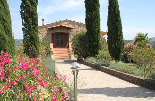 Caldana House | Country house, lovingly renovated in the olive grove, large panoramic pool, air conditioning system