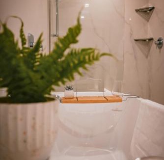 Courtenay Apartment | Courtenay Luxe Suite