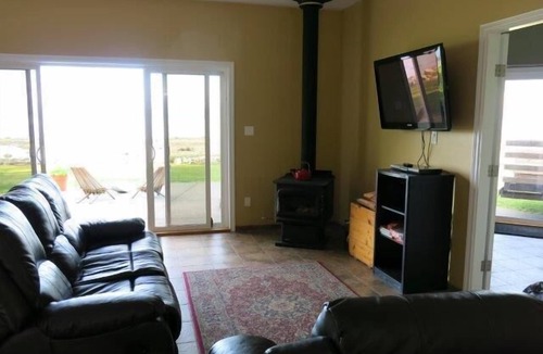 Courtenay Cottage | Courtenay Walk-On Oceanfront Cottage (A) at Udina Bay Vancouver Island