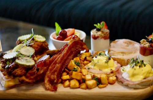 Seton Hotel | Courtyard by Marriott Calgary South